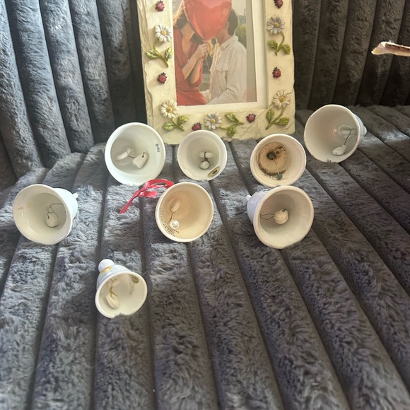 Set of Vintage Decorative Souvenir Bells and a picture frame - Picture 3 of 7